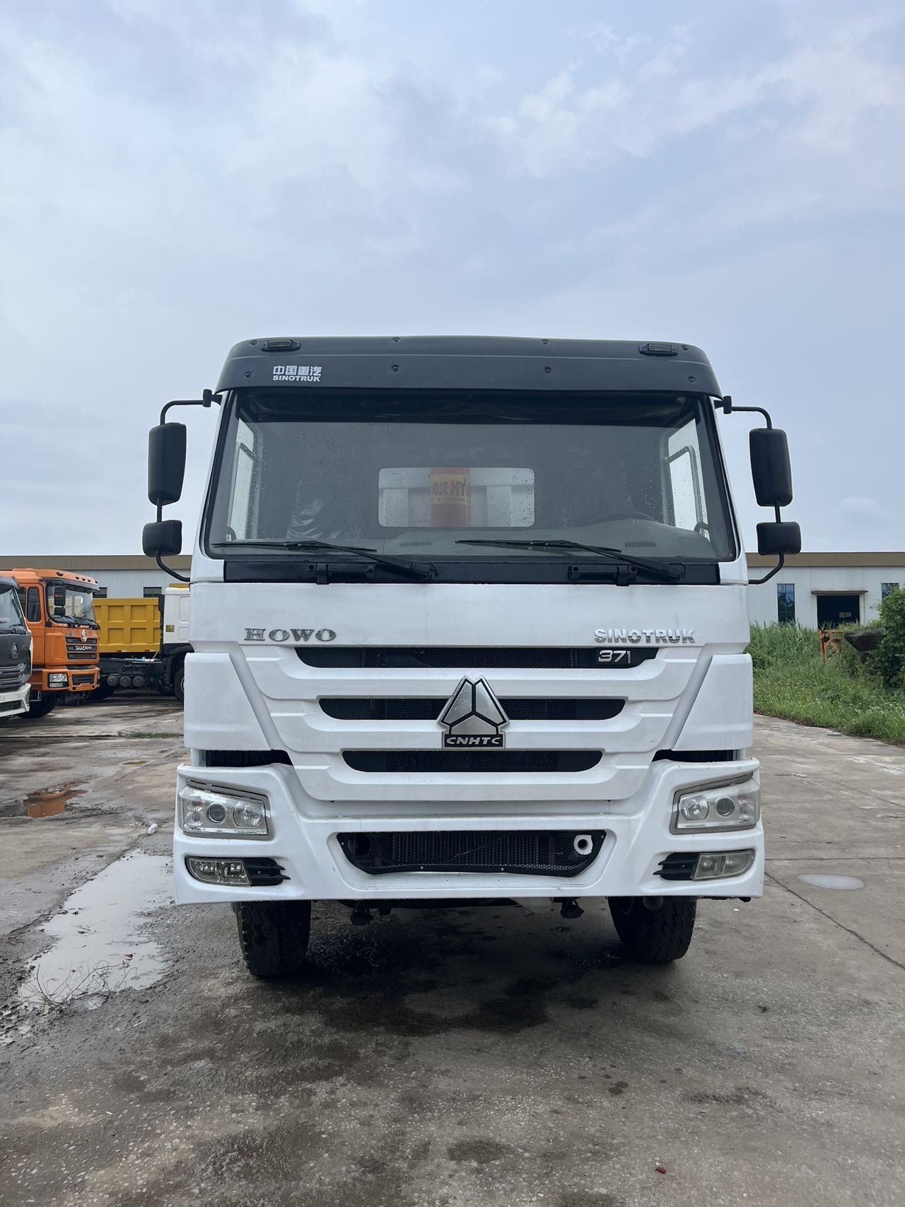 White HOWO 8x4 dump truck, HOWO-D02, photo 1