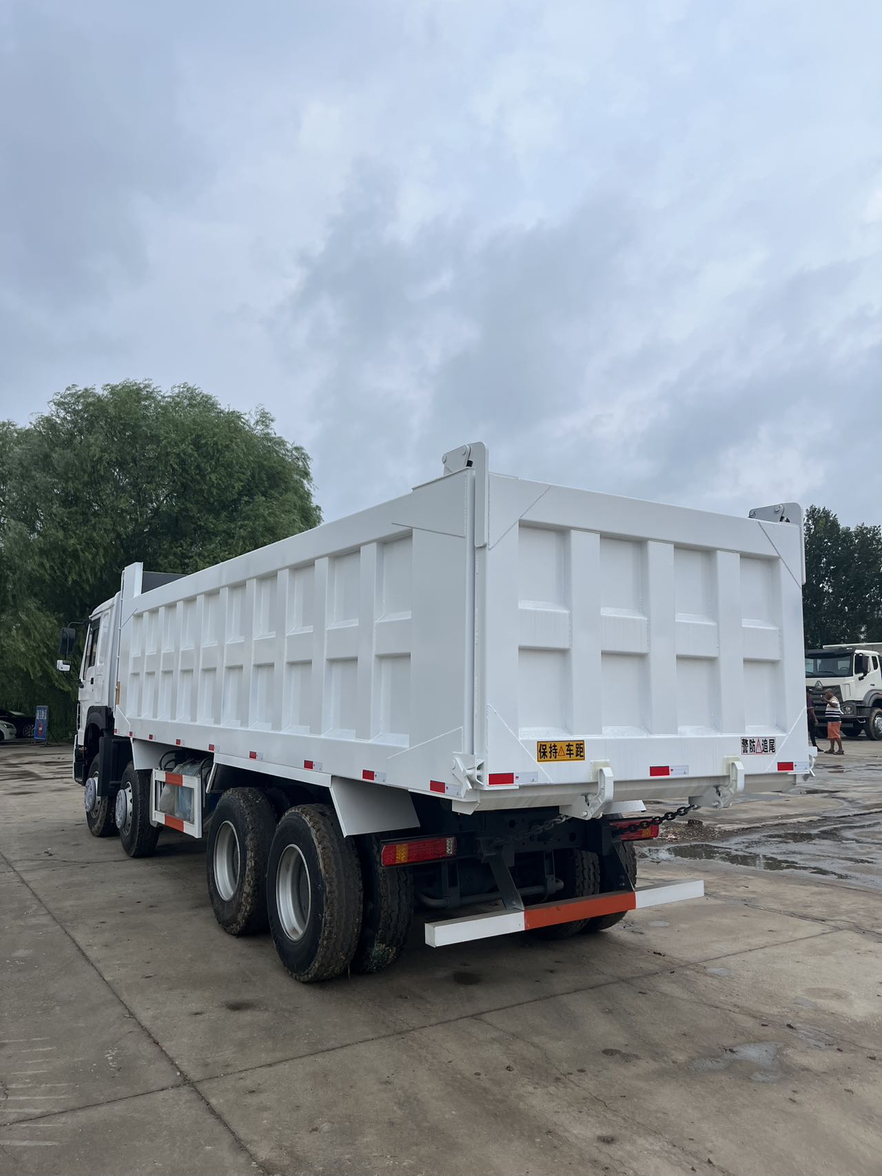 White HOWO 8x4 dump truck, HOWO-D02, photo 5