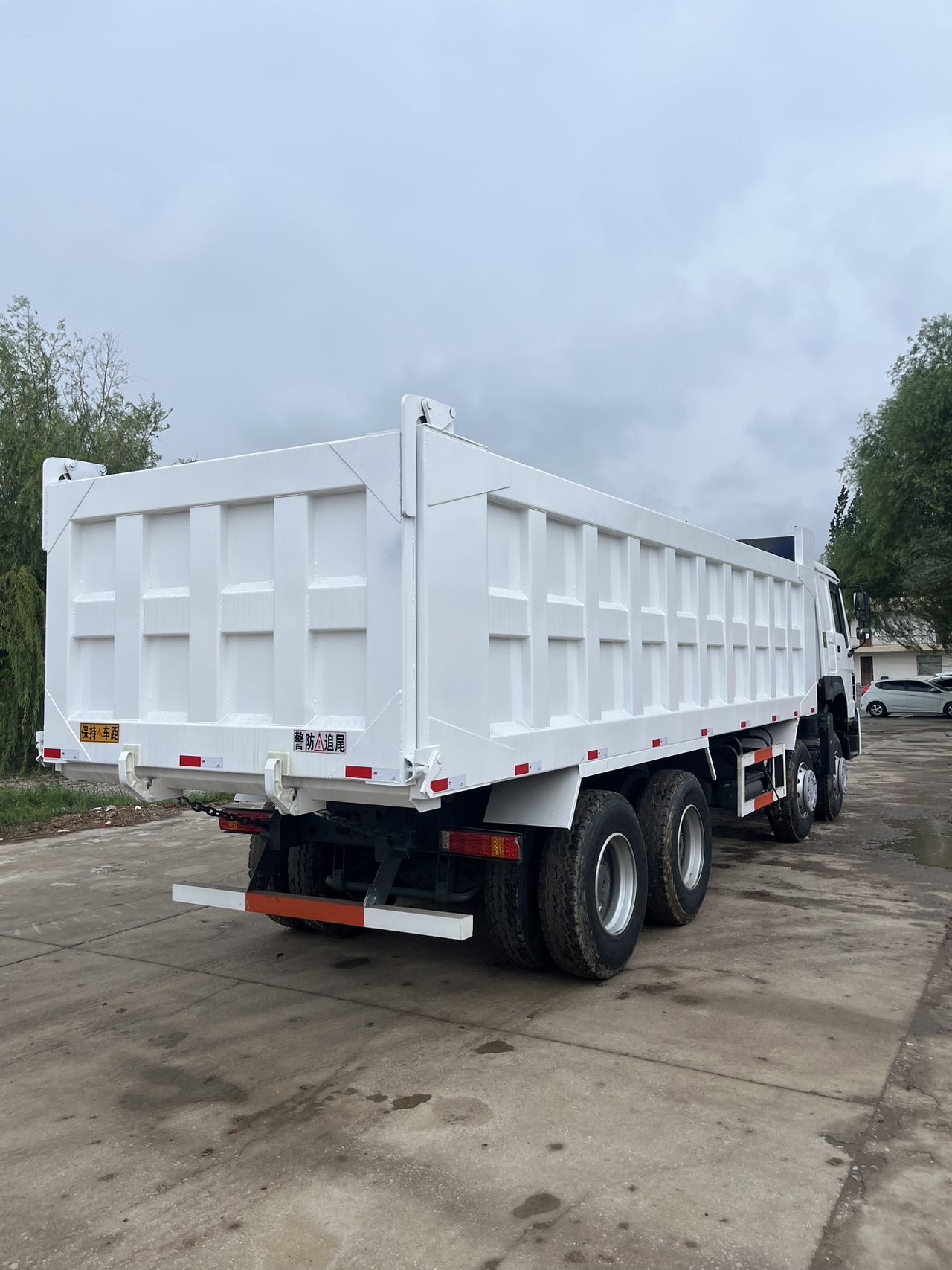 White HOWO 8x4 dump truck, HOWO-D02, photo 6
