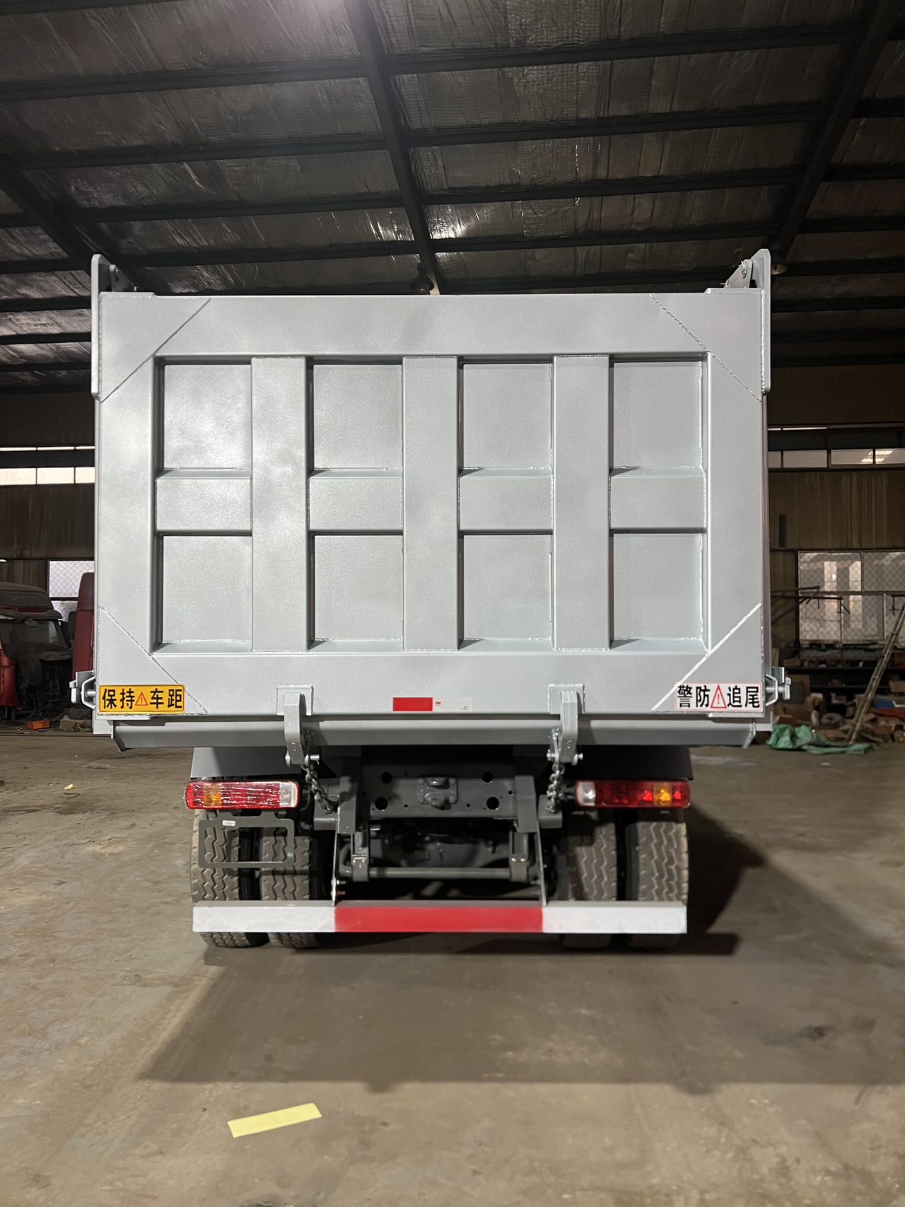 Silver grey HOWO 8x4 dump truck, HOWO-D03, photo 4