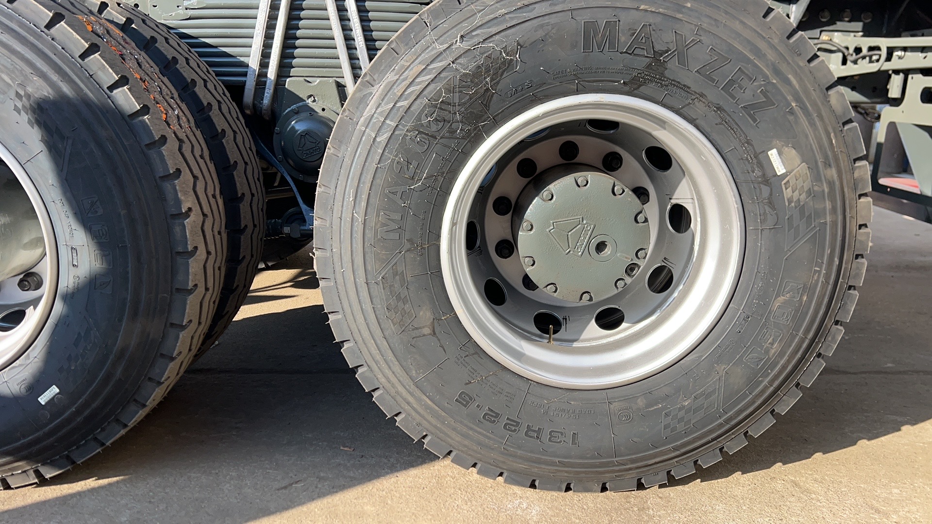 Silver grey HOWO 8x4 dump truck, HOWO-D03, photo 7