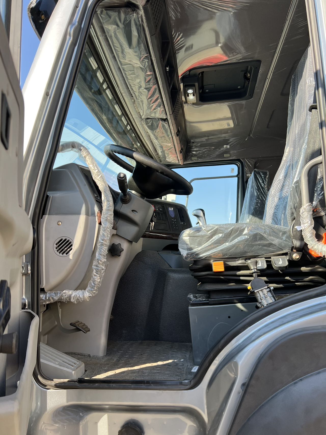 Silver grey HOWO 8x4 dump truck, HOWO-D03, photo 15